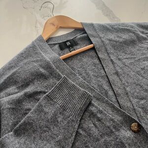 Banana Republic BRAYDEN 100% CASHMERE Cardigan Style Sweater Women’s Size Small